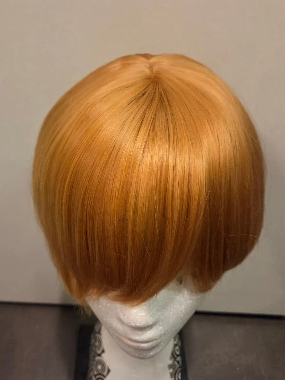 Arda Wigs short blonde